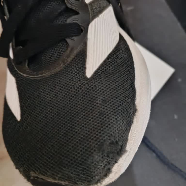 Adidas Ayakkabısının Dört Gün İçinde Yırtılması Ve Garanti Redleri