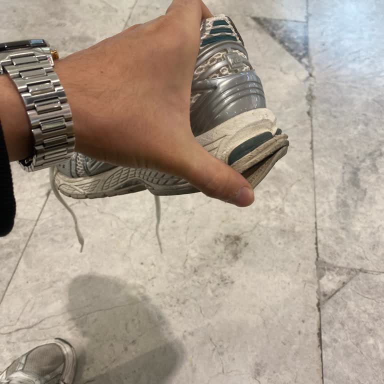 New Balance 1906 Ayakkabısının Kısa Sürede Açılan Tabanı, Garanti Reddi