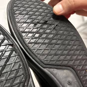 Elle Ayakkabısının Kısa Sürede Taban Yırtılması Ve Garanti Süresi Nedeniyle Yardım Alamama