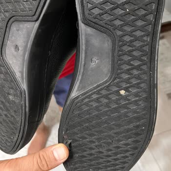Elle Ayakkabısının Kısa Sürede Taban Yırtılması Ve Garanti Süresi Nedeniyle Yardım Alamama