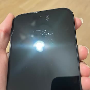 Teşhir İPhone 15'te Çizikli Ekran Ve İade Reddi