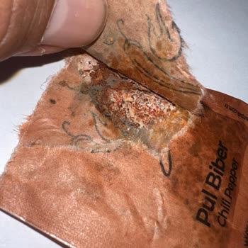 Kola Eksik, Küflü Pul Biber Ve Hijyen İhlali