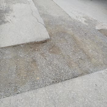 Evim Sokak’ta Çukurlar Araçları Tehlikeye Atıyor, Belediyeden Acil Çözüm Talebi