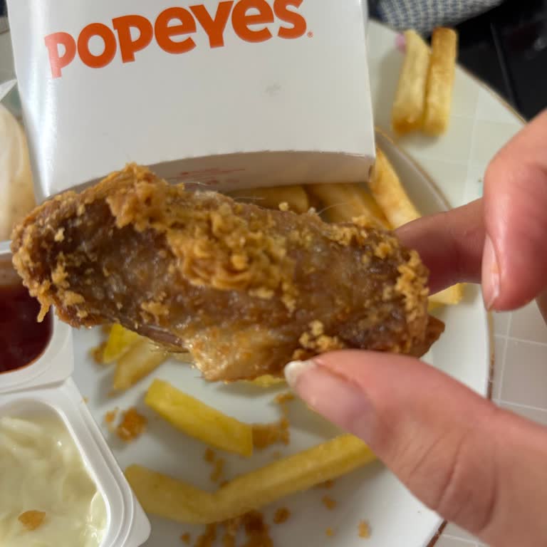 Popeyes Şubesinde Tavuk Menüsünden Çıkan Tüy Nedeniyle Hijyen Endişesi Ve İade Talebi