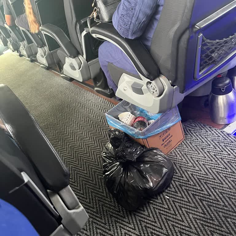 Saatinden Bir Saat Gecikme, Şoför Bilgisizliği Ve Çöplük Otobüs
