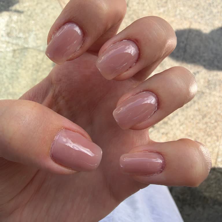 Yolo Beauty Studio Suadiye Şubesinde Stajyer Çalışanın Yaptığı Kalitesiz Jel Güçlendirme