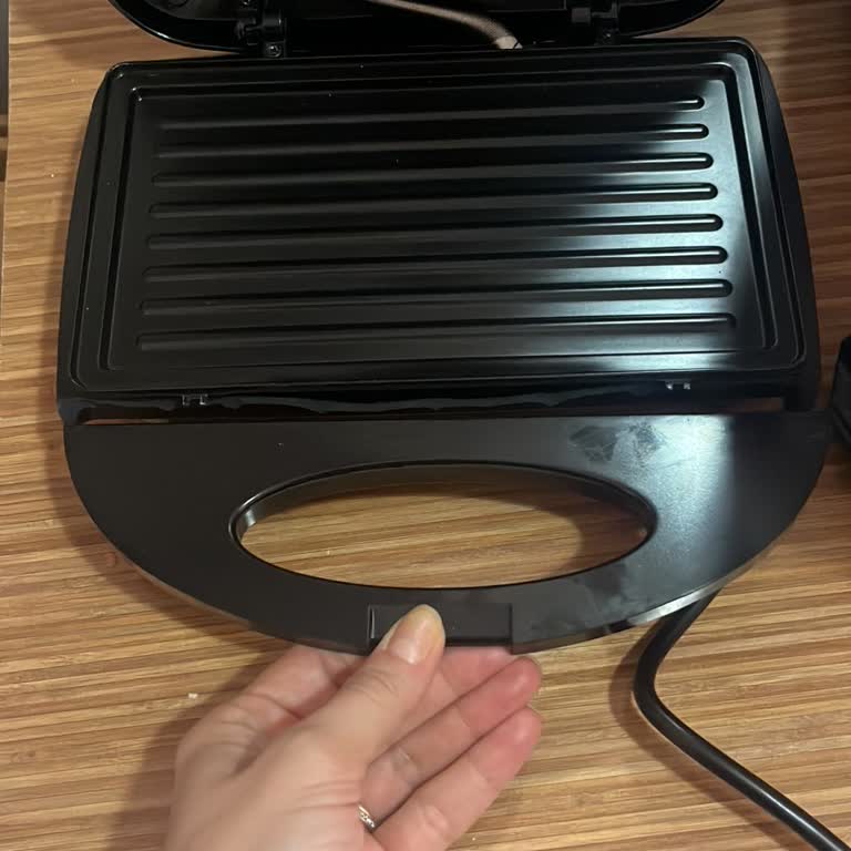 Sinbo Markasına Ait Mini Tost Makinesi Kısa Sürede Kırıldı Müşteri Hizmetleri Cevapsız