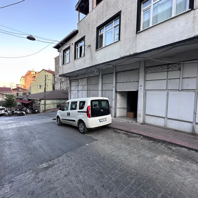 Türk Telekom’a Ait Sarkmış Kablolar Görsel Kirlilik Ve Güvenlik Riski Oluşturuyor