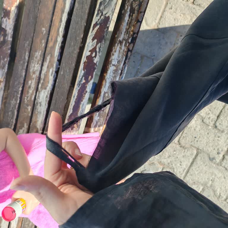 İpekstil Elbisesindeki Yırtık Nedeniyle Düşen Anne Ve Çocuğu İçin Açıklama Ve Telafi Talebi