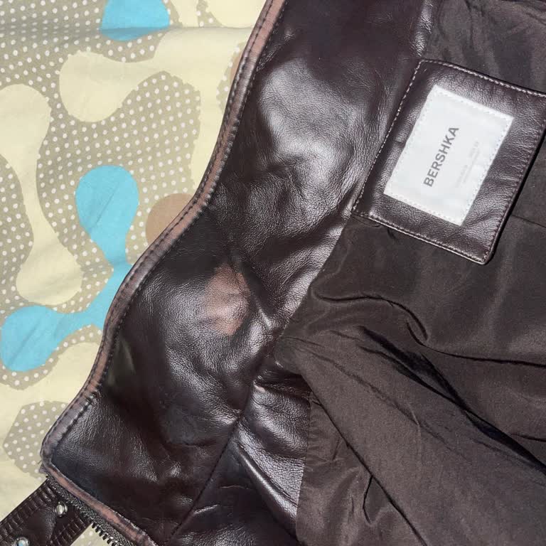 Bershka Deri Ceketin Yakasındaki Renk Soyulması Ve Ürün Değişimi Talebi
