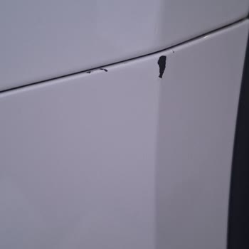 Opel Sıfır Araç Kaputunda Açıklık