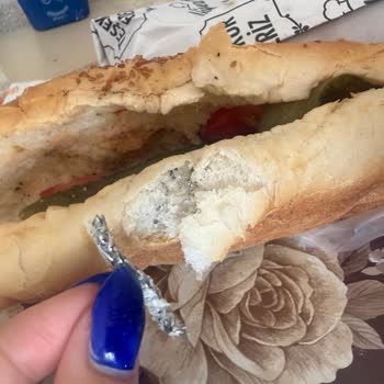 Köfte Sandviçinde Metal Parça Ve 2,5 Aylık Geri Dönüş Olmadı