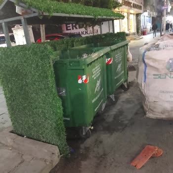 K Caddesi'nde Tek Konteyner Boşaltılıyor, Diğeri Dolu Kalarak Koku Ve Hijyen Sorunu Oluşturuyor