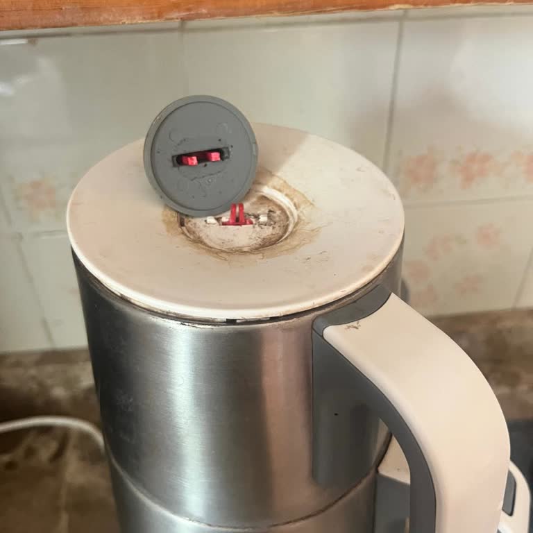 Garanti Kapsamındaki Çay Makinesi Kapağı Kırıldı Yetkili Servis Ücret İstiyor