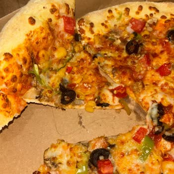 Domino's Pizza Siparişinde Saç Kılı Ve Eksik Sosis