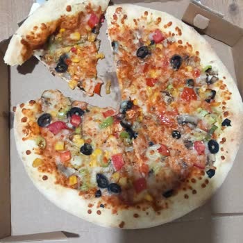 Domino's Pizza Siparişinde Saç Kılı Ve Eksik Sosis