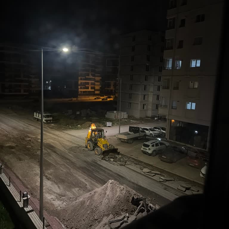 Gece Saatlerinde Gürültülü İnşaat Çalışmaları Komşuların Dinlenme Hakkını İhlal Ediyor
