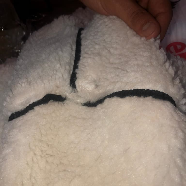 Görseldekiyle Uyuşmayan Ve Defolu Pelüş Ceket, Satıcı Sorumluluk Almıyor