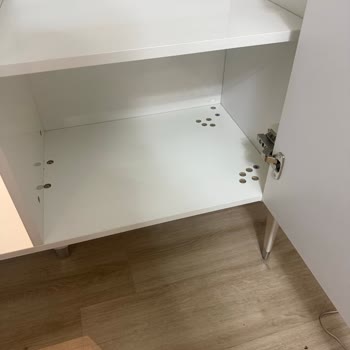 İstikbal Mağazasından Aldığım Vitrinin Eksik Beyaz Bantları Ve Ücretsiz Düzeltme Talebi
