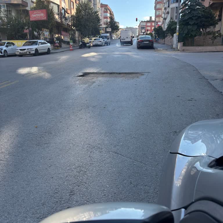Çankaya’da Açık Kuyu Yol Güvenliğini Tehlikeye Atıyor