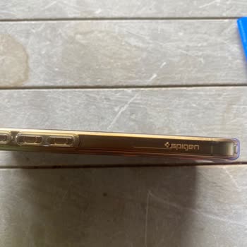Spigen Kılıfının ‘Sararmaz’ İddiası Yanıltıcı: Ürün Hızla Sararıyor