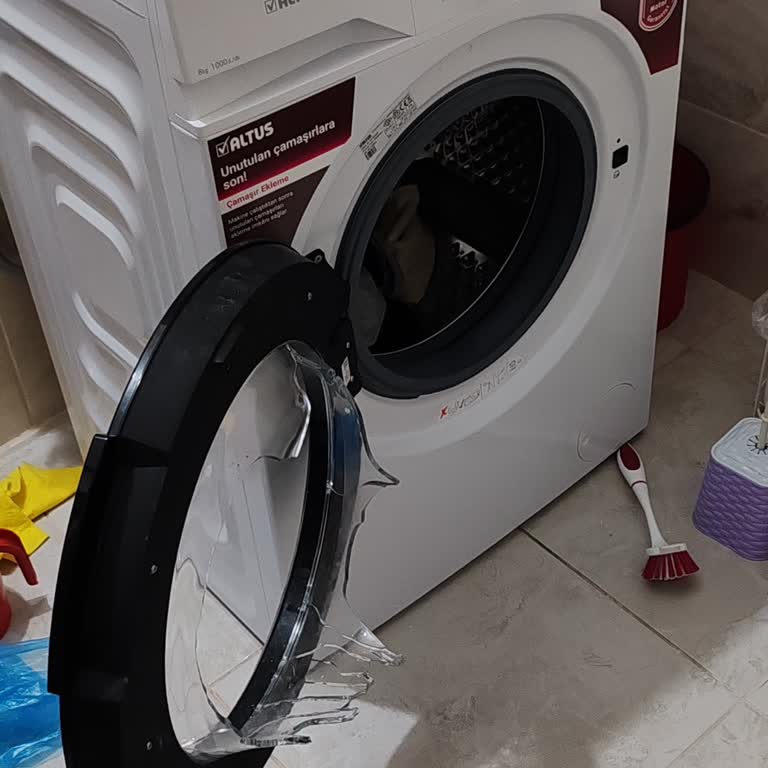 Altus Çamaşır Makinesinin Kapağı Patladı, Garanti Ücret Talebi Kabul Edilemez