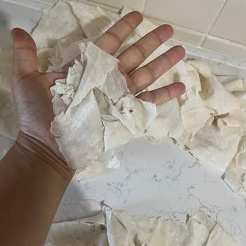 BİM Yufkasında Parça Parça Dağılma Ve Siyah Lekeler