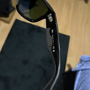 Kısa Sürede Parlak Yüzey Bozulması Yaşayan Ray-Ban Gözlüğün Değişim Talebi