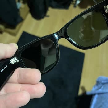 Kısa Sürede Parlak Yüzey Bozulması Yaşayan Ray-Ban Gözlüğün Değişim Talebi