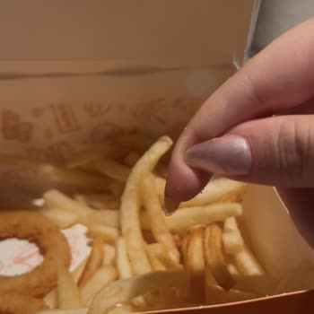 Patates Kızartmasında Kıl: Hijyen Sorunu Ve Ücret İadesi Talebi