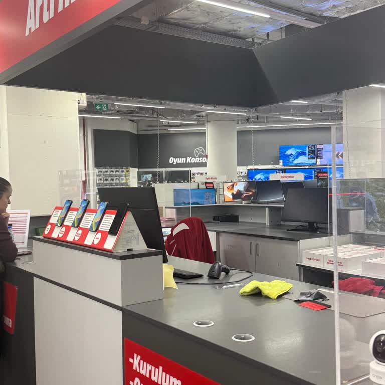 Media Markt Pendik'te Artı Hizmetlerde Personel Yokluğu Ve Uzun Bekleme Süresi