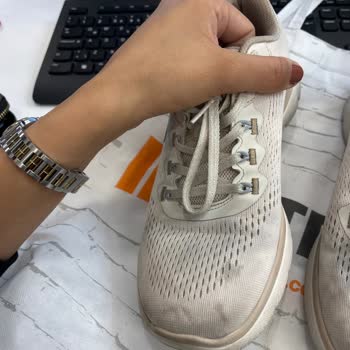 Skechers Ayakkabısının 2 Günlük Kullanımda Renk Atması Ve Deformasyonu