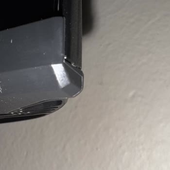 Yeni Samsung TV'de Çizik Ve Darbe İzleri, Yetkili Servis Değişim Reddetti