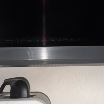 Yeni Samsung TV'de Çizik Ve Darbe İzleri, Yetkili Servis Değişim Reddetti