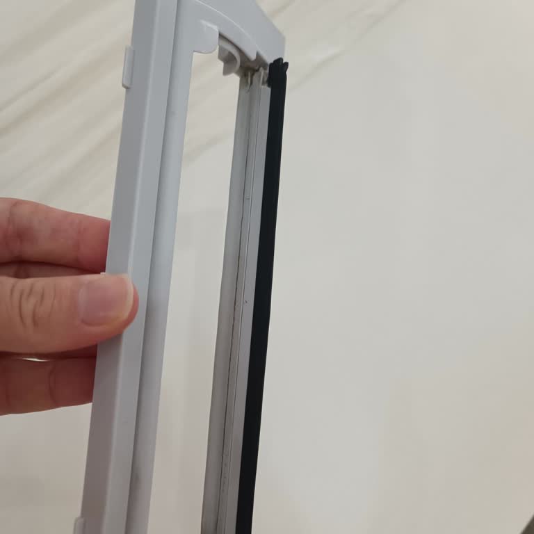 Alt Kapak Sürekli Kırılıyor Ve Garanti Kapsamı Dışında Ücretli Değişim Şikayeti