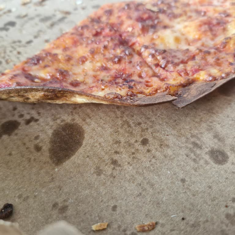 Dalaman Domino’s Pizza Şubesinden Soğuk Ve Yanık Pizzalarla Mağduriyet