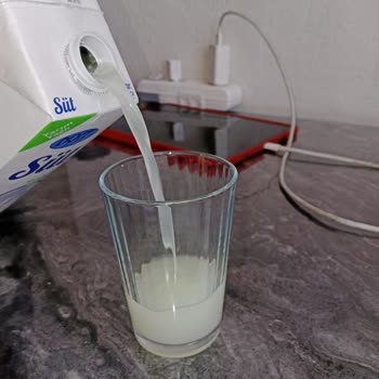 BİM Çorlu Mağazasındaki Bozuk Dost Sütü Satışı