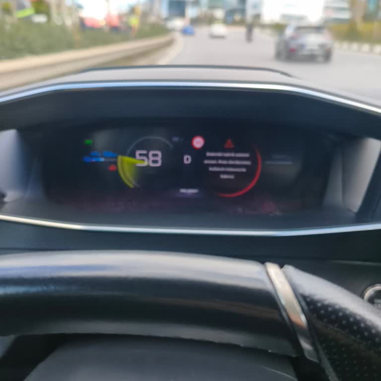 Peugeot E-208'de Elektrik Tahrik Arızası Ve İstanbul’da 3,5 Saatlik Çekici Beklemesi