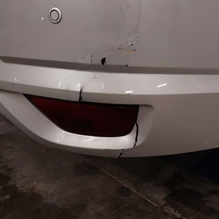 Renault Yetkili Bayisinde Arka Tampon Hasarının Giderilmeden Teslim Edilmesi