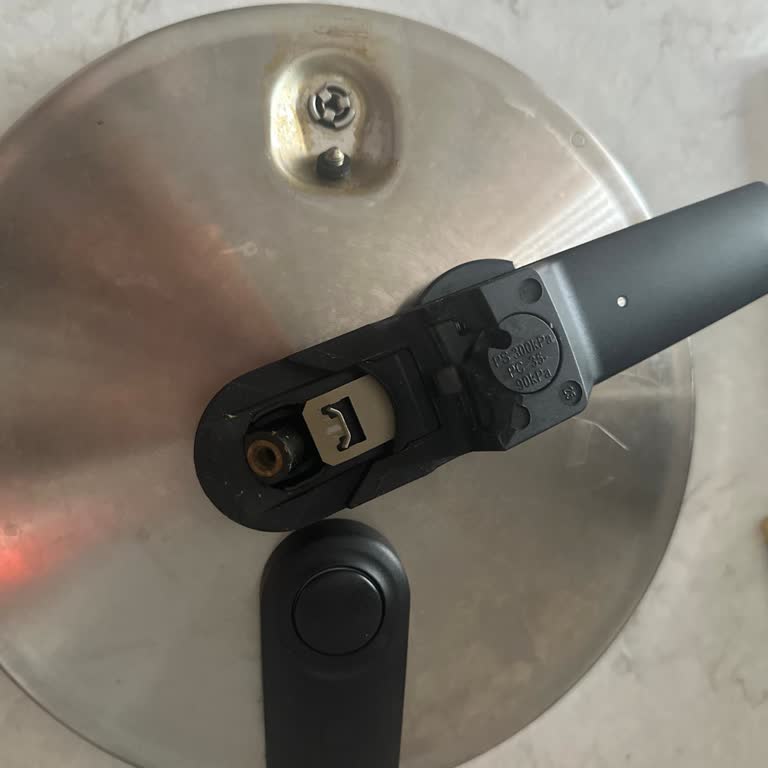 Garanti Kapsamındaki Düdüklü Tencere Kilidi Kırıldı, A101 Ve Fissler Sorumluluğu Kime Ait?