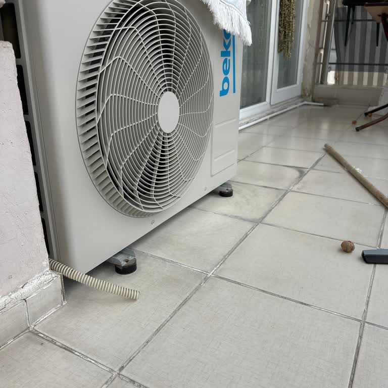 Beko Klimasının Dış Ünitesi Balkon Üzerinde Yanlış Montaj Edildi, Hızlı Çözüm Talep Ediliyor