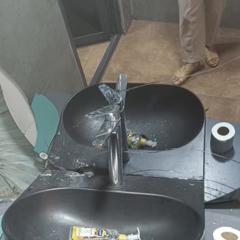 Zero Model Banyo Dolabındaki Ayna Ve Lavabonun Depremde Kırılması Ve Ücretsiz Değişim Talebi