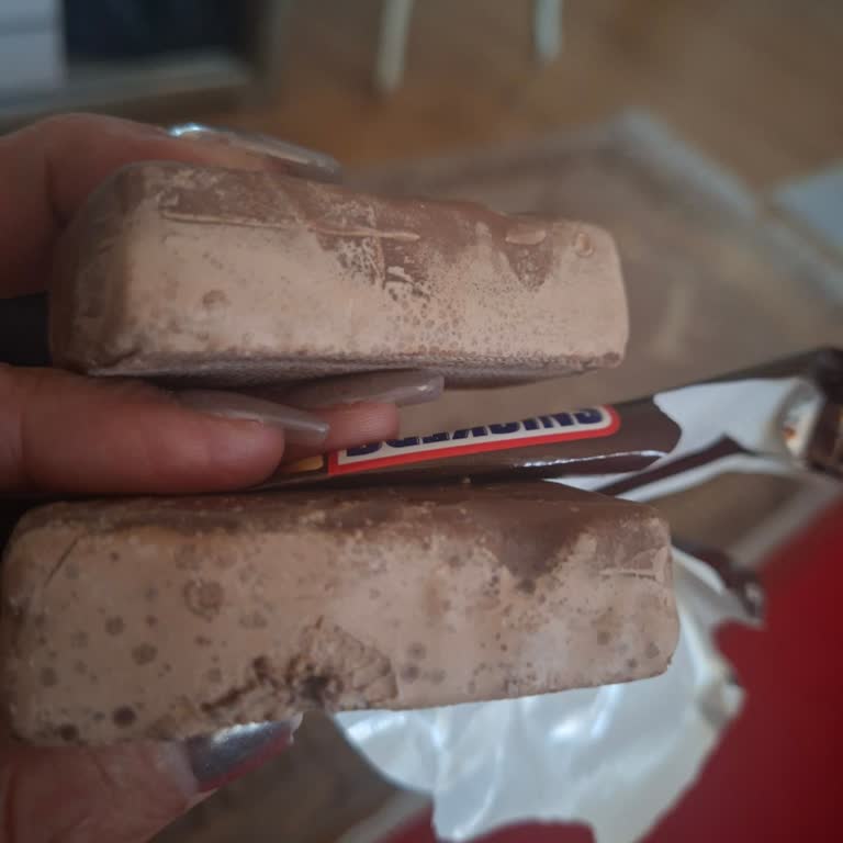 Migros Nilüfer Şubesinde Bozuk Snickers Çikolatası Ve İade Talebi