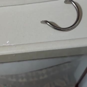 Taç Tencereyi Dolaba Koyarken Sapı Kırıldı