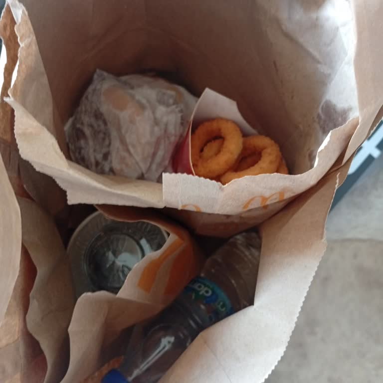 McDonalds Şubesinde Çocuk Menüsü Yok, Yanlış Ürün Gönderildi