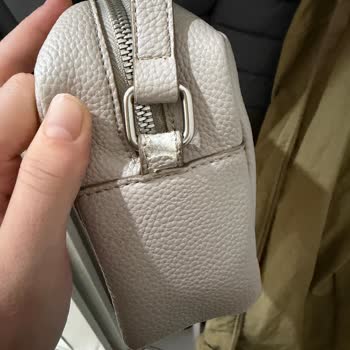 Calvin Klein Çantada Kısa Sürede Deri Soyulması Ve Değişim Talebi