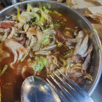 Sert Et, Bozuk Salata Ve Yavaş Servis Şikayeti