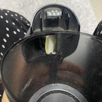 Bosch Dikey Süpürge Hortum Düğmesi Kırıldı Ve Çekvalf Lastiği Tutmuyor, Ücretsiz Onarım Talebi