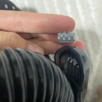 Bosch Dikey Süpürge Hortum Düğmesi Kırıldı Ve Çekvalf Lastiği Tutmuyor, Ücretsiz Onarım Talebi