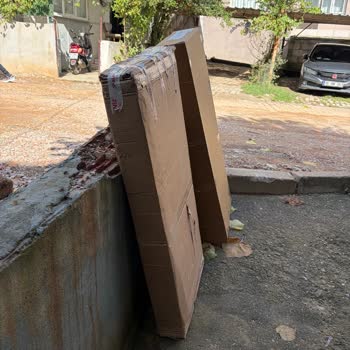 Ağır Kargo Daire Kapısına Getirilmedi, Apartman Girişinde Bırakıldı